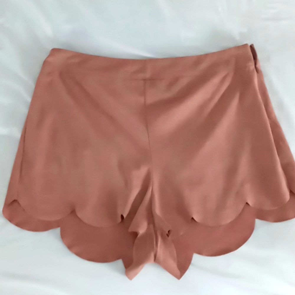 Charlotte Russe neutral/coral scalloped shorts